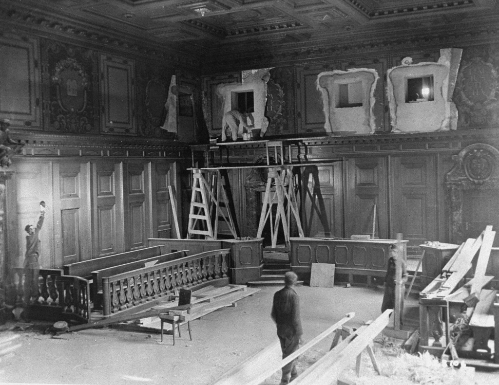Реконструкция зала Нюрнбергского трибунала 11 сентября 1945 года